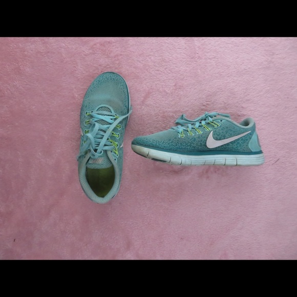 Nike Shoes - Nike Free RN Distance Women’s